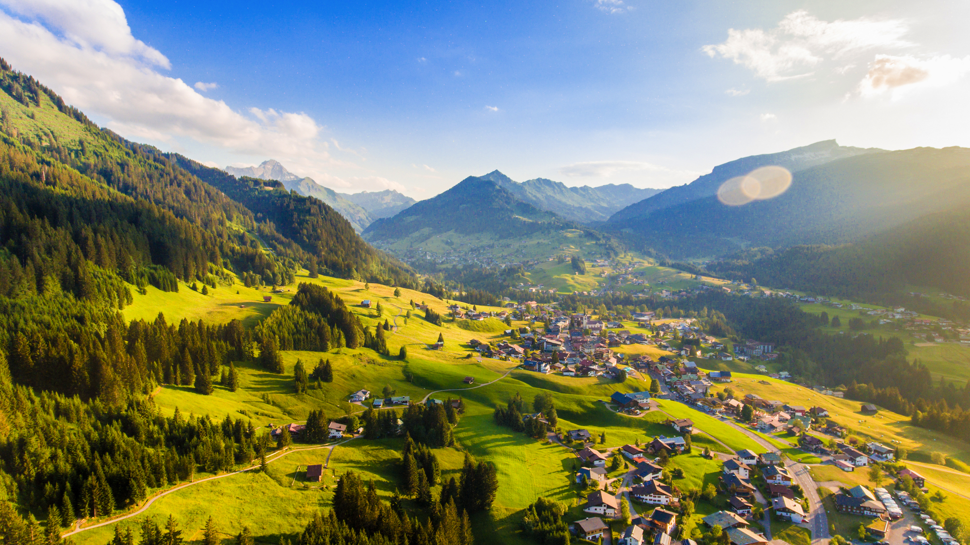 Sonniger Blick ins Kleinwalsertal Riezlern